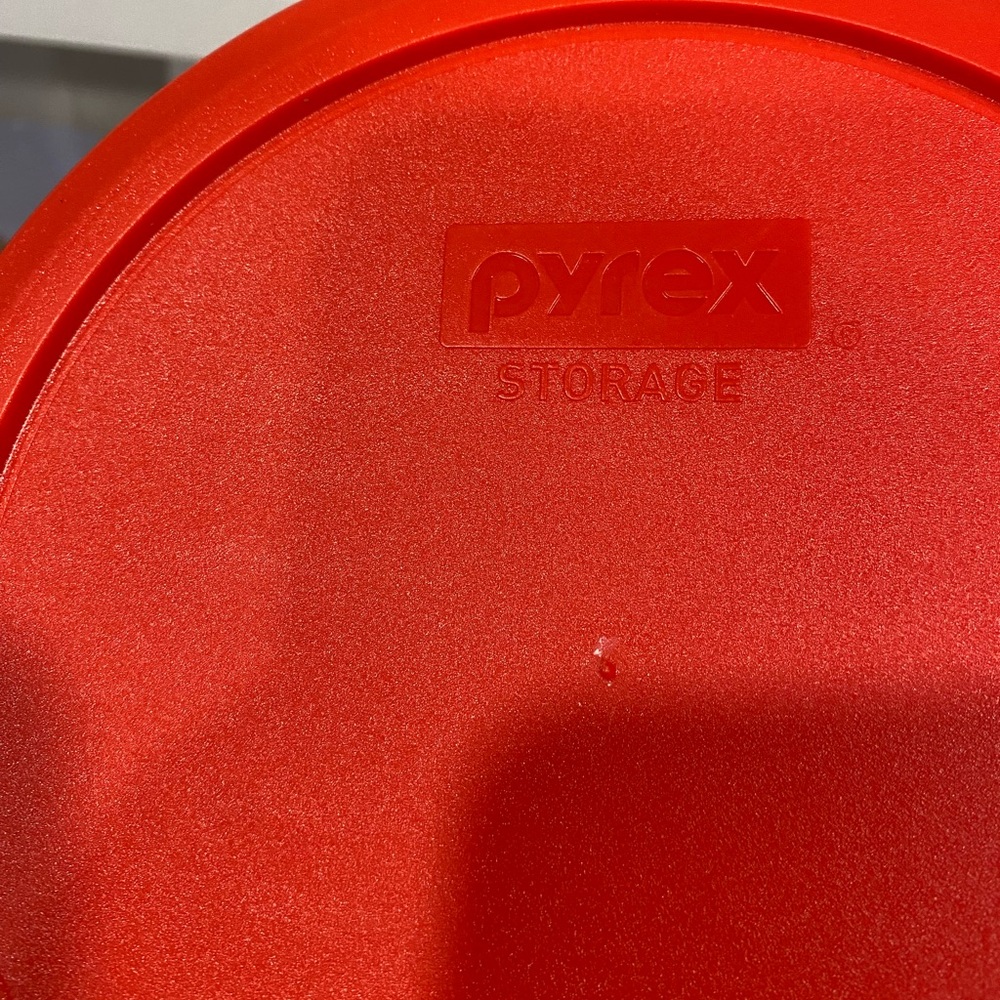 PLEASE READ Hello Kitty Red Pyrex Bowl - Picture 2 of 2